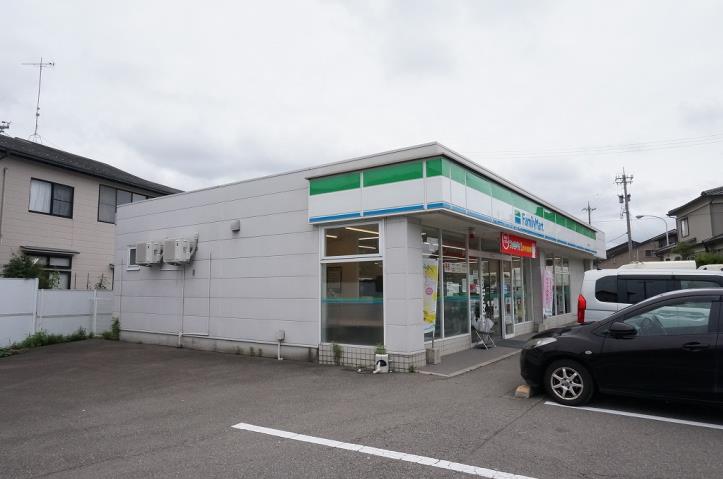 コンビニ　ファミリーマート（コンビニ）まで432m