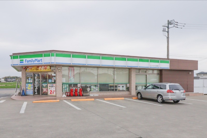 コンビニ　ファミリーマート ジェイ・クエスト佐波東店（コンビニ）まで463m