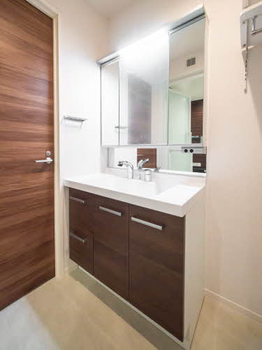 洗面設備　使いやすい洗面所です