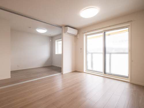 バルコニー　お洗濯にも便利なバルコニー付き