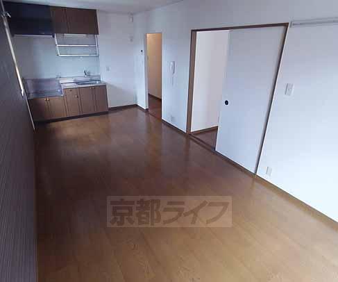 居室・リビング　広く明るいリビング