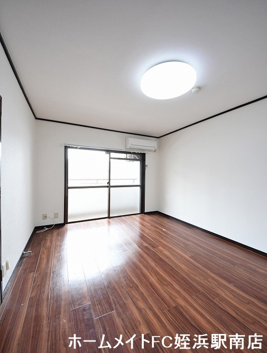 居室・リビング　★広々８帖の洋室♪★