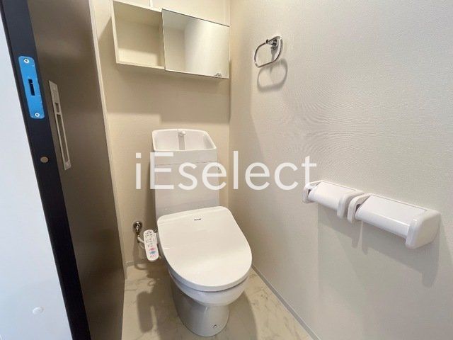 トイレ　温水洗浄便座付きのトイレです