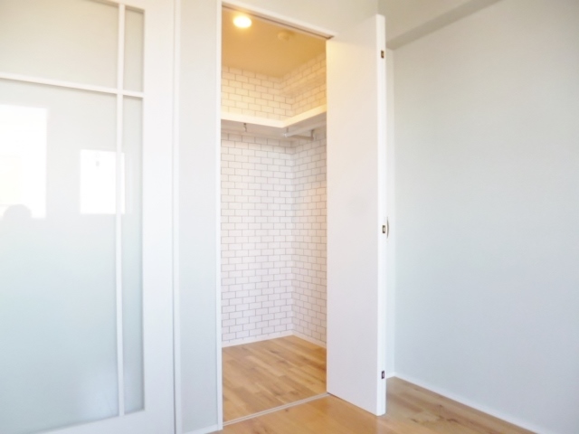 収納　同型タイプの別のお部屋の写真です。