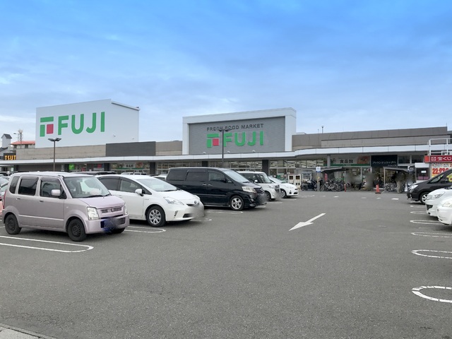 スーパー　フジ藤原店（スーパー）まで400m