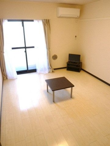 居室・リビング　★広々洋室★