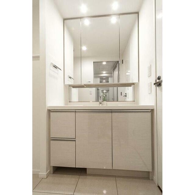 洗面設備　※同仕様写真含む