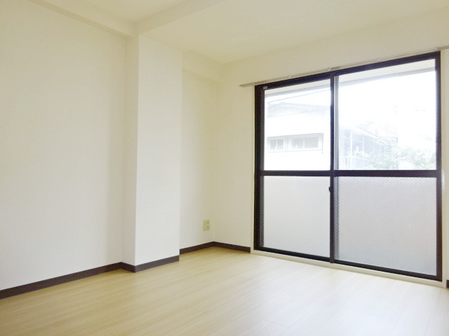 居室・リビング　※内観写真は同タイプの別号室です。