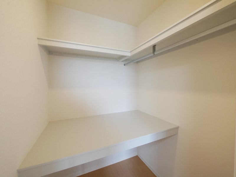 収納　ウォークインクローゼット（洋室6帖）