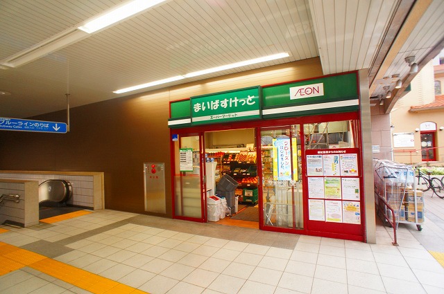 ドラックストア　ＦｉｔＣａｒｅＤＥＰＯＴサファーレ中川店（ドラッグストア）まで888m