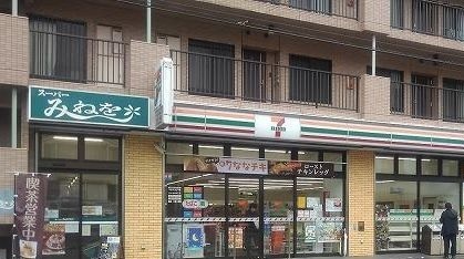 コンビニ　セブンイレブン横須賀坂本店（コンビニ）まで137m