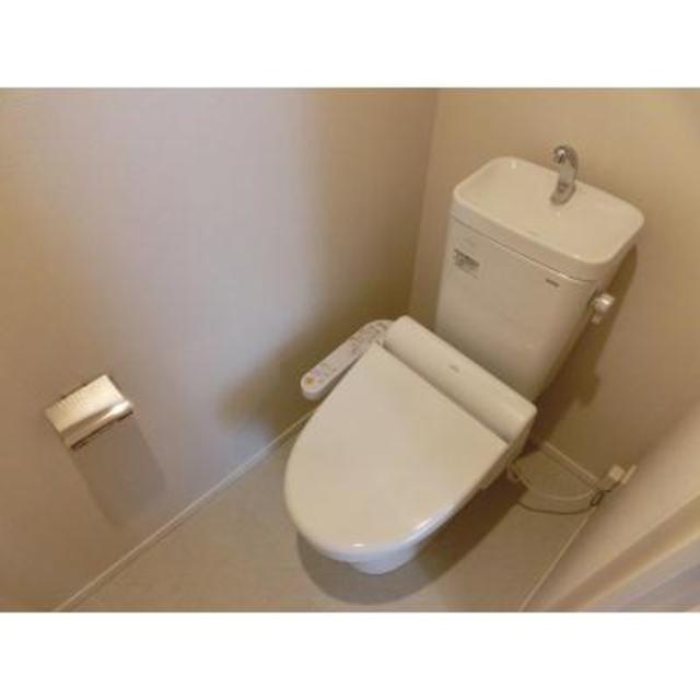 トイレ　※写真は同タイプ住戸です。