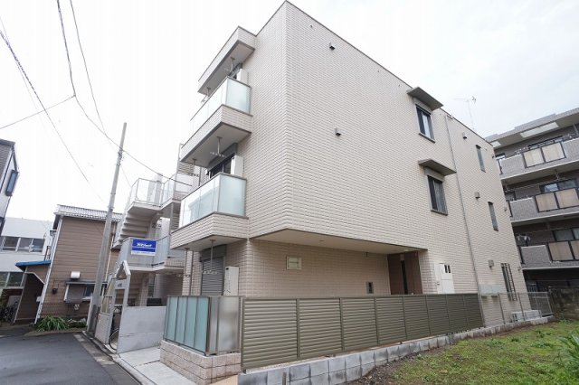 建物外観　周囲の環境に調和しつつも存在感を放つ建物です