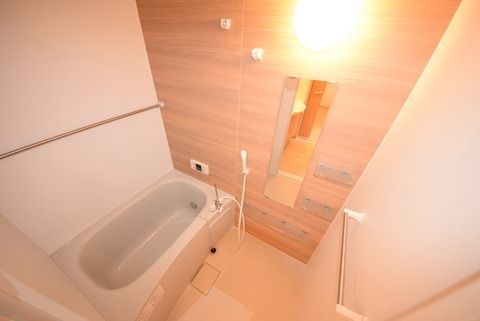 バス・シャワールーム　追焚、浴室換気乾燥機完備のバスルーム