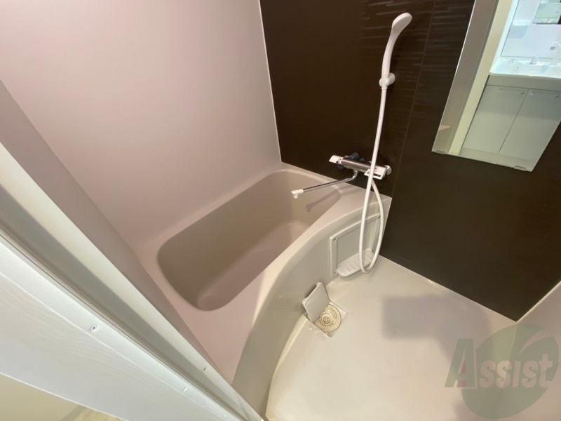 バス・シャワールーム　お風呂になります。一日の疲れを癒してくださいね。