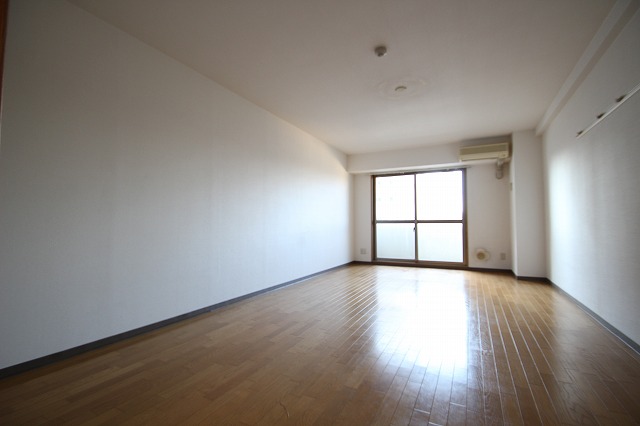 居室・リビング　同物件別号室の写真