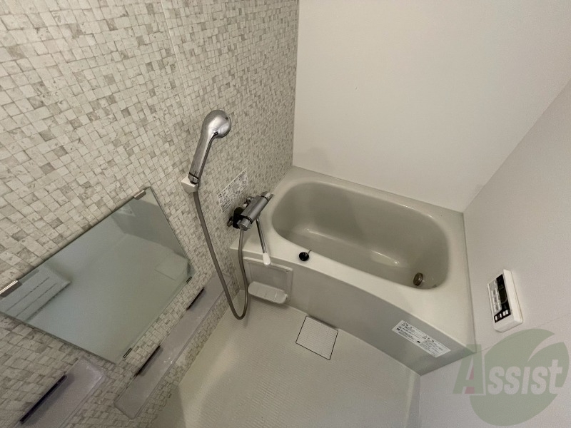 バス・シャワールーム　お風呂になります。一日の疲れを癒してくださいね。