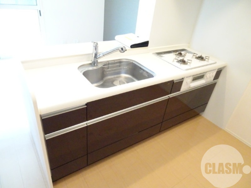 キッチン　効率よくお料理できる３口コンロ付き♪