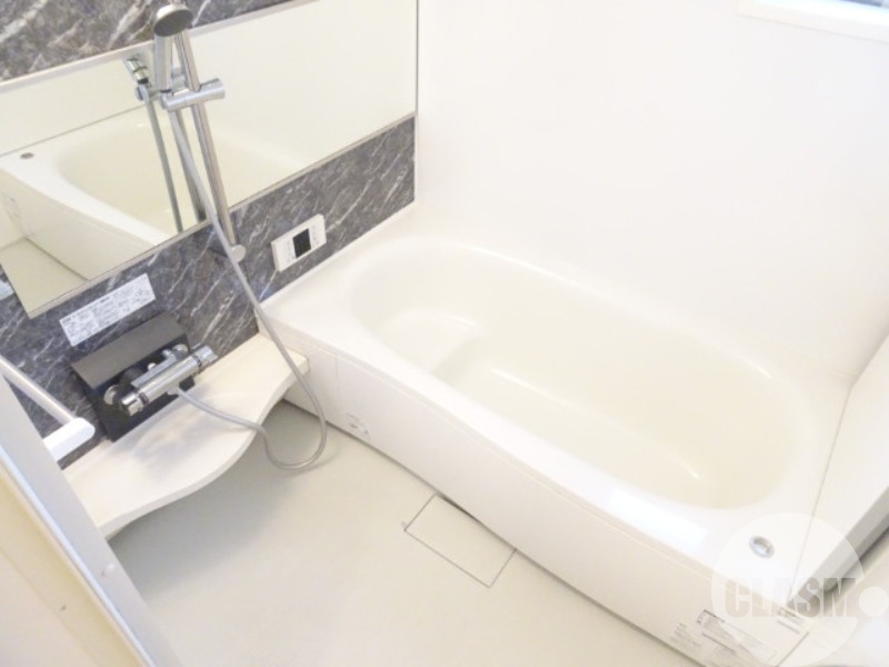 バス・シャワールーム　浴室乾燥機＆追焚機能付き広々バスルーム♪