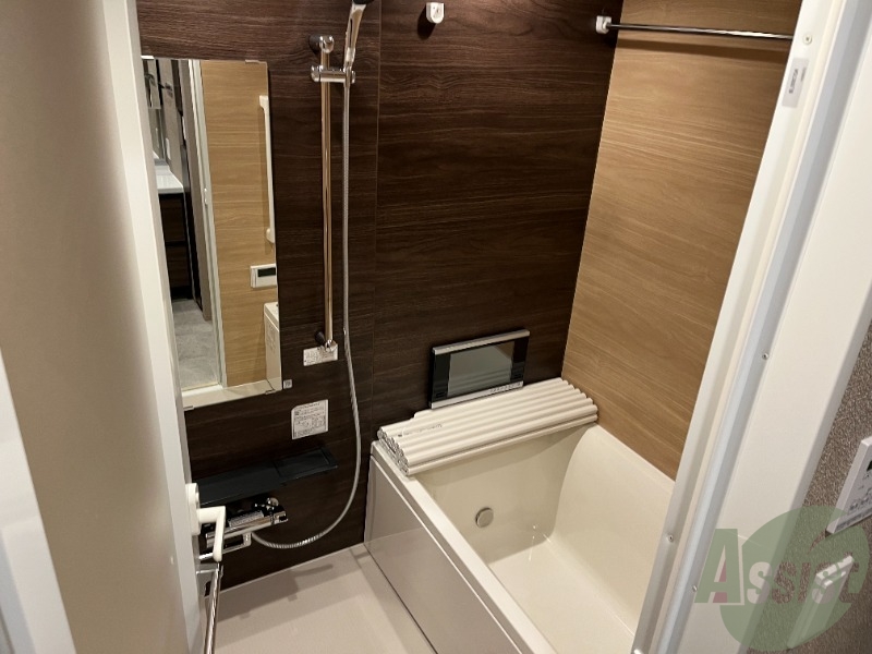 バス・シャワールーム　お風呂は追い炊き付きでゆっくり入りたくなりますね。