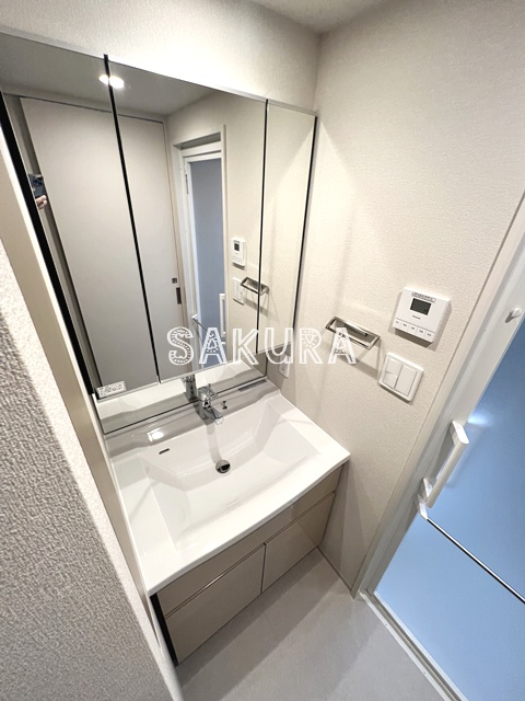 洗面設備　身支度に便利な洗面台！