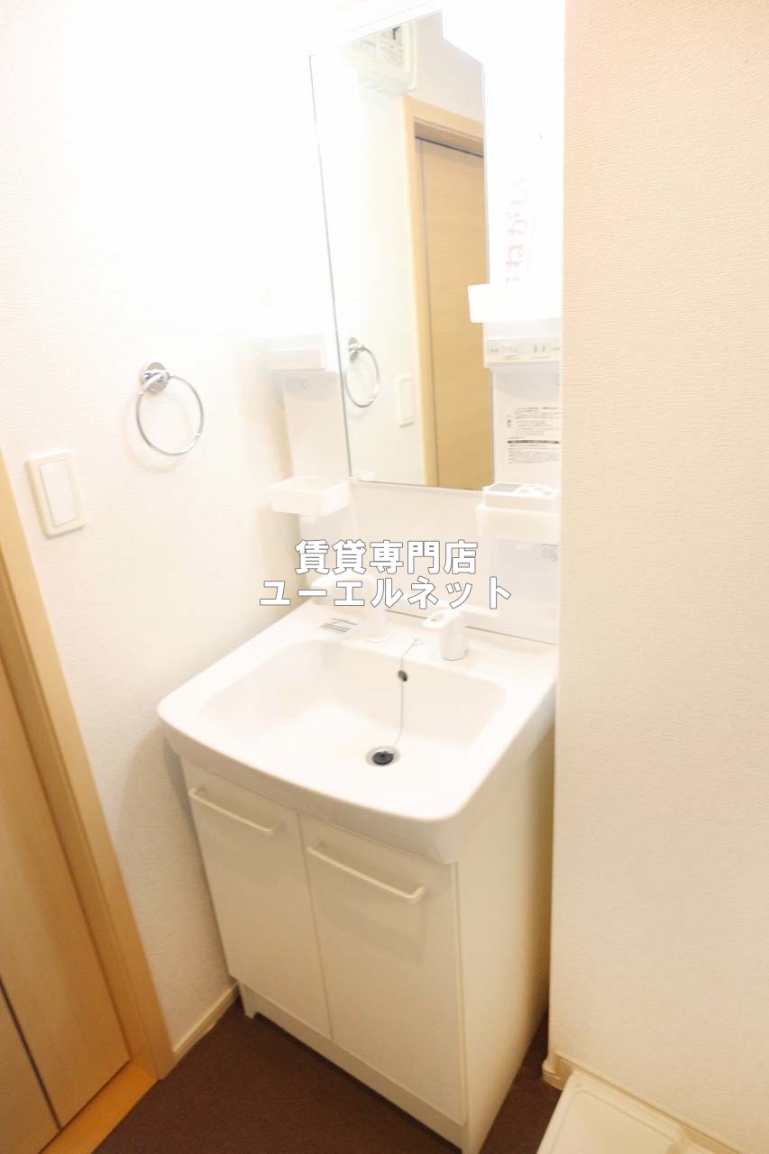 洗面設備　清潔感ある独立洗面台で毎日気持ちよく♪