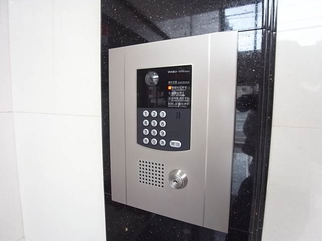 エントランス　オートロック付きで安心です