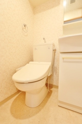 トイレ　ウォシュレット付いてます。