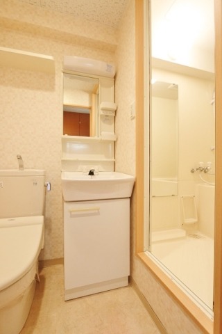 洗面設備　独立洗面台もあります。