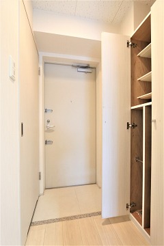 収納　シューズボックスの中に傘立てもあります