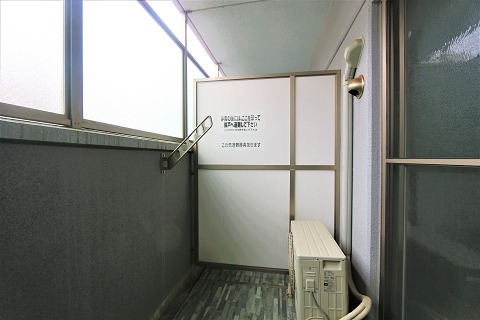 バルコニー　天気のいい日はこちらで洗濯物を干せます