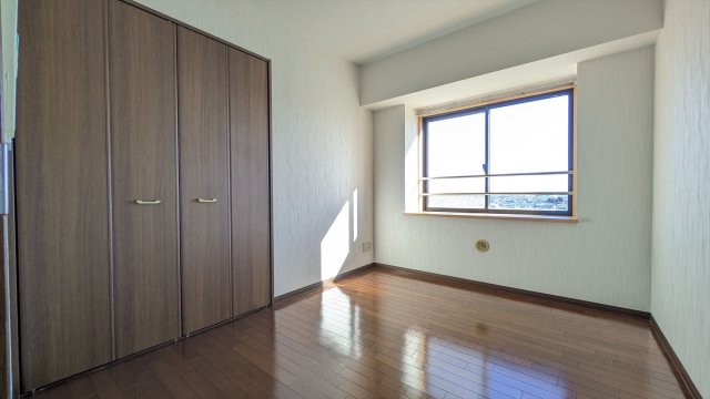 その他部屋・スペース　中央洋室 約5帖