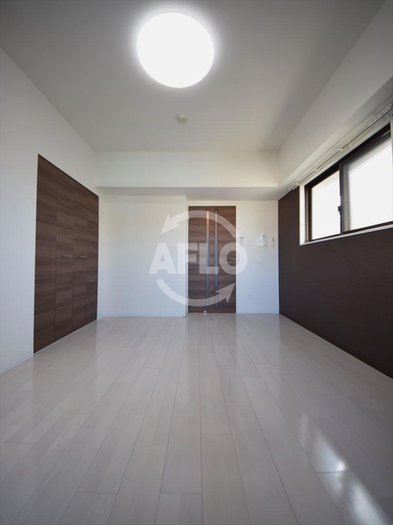 居室・リビング　ラグゼドーム前II　洋室