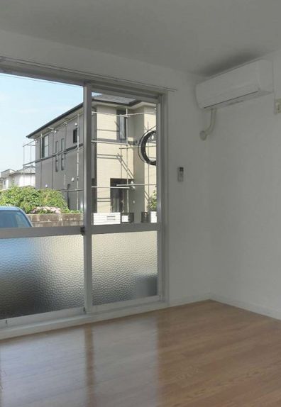 居室・リビング　うれしいエアコン付きのお部屋　※参考写真です