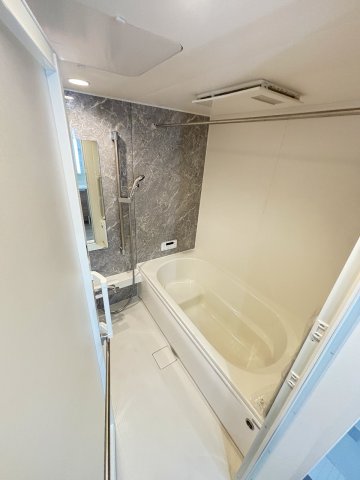 バス・シャワールーム　☆浴室乾燥・追い焚き機能が付いてます☆