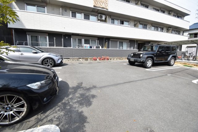 駐車場　敷地内駐車場