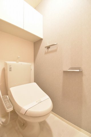 トイレ　温水洗浄便座付き
