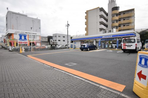 コンビニ　ローソン　尼崎名神町店（コンビニ）まで287m