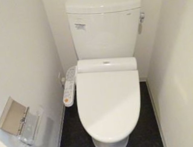 トイレ　別部屋参考写真となります