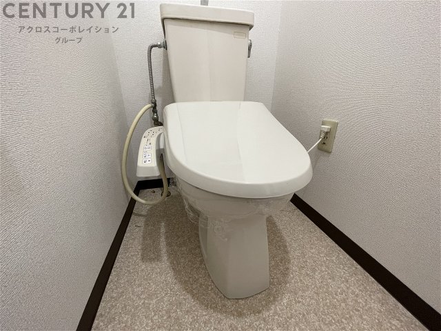 トイレ　温水洗浄便座付きのトイレです♪