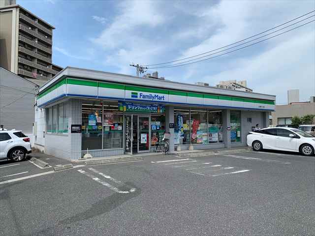 コンビニ　ファミリーマート（コンビニ）まで2236m