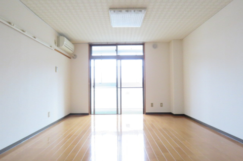 プチリヴェール田町の居間写真