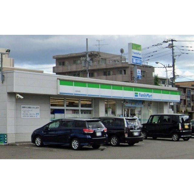 コンビニ　ファミリーマート　札幌栄通店（コンビニ）まで240m