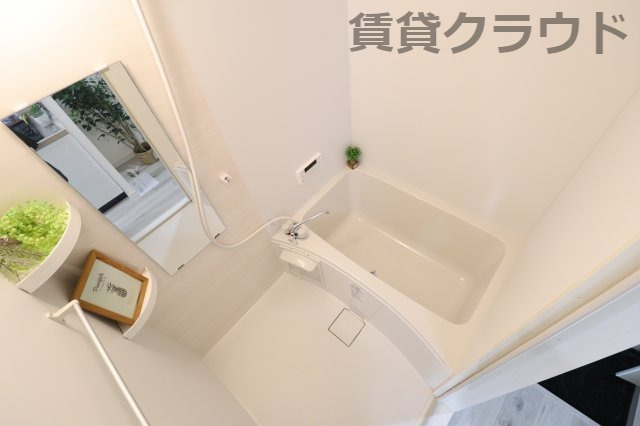 バス・シャワールーム　きれいなお風呂だと一日の疲れも飛んでいきそうですね！