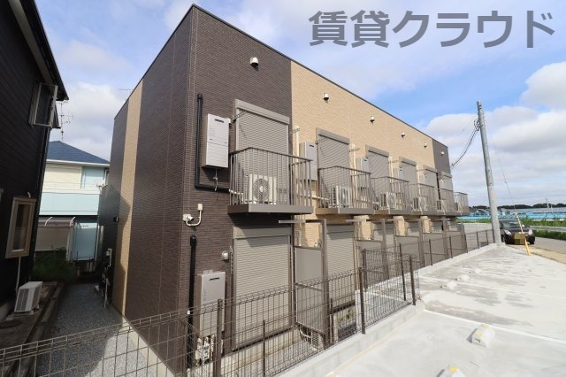 建物外観　カフェオレみたいなかわいい外観ですね！