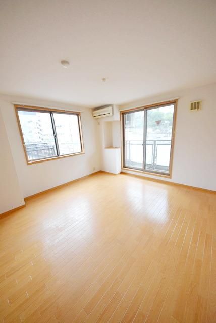 居室・リビング　★★明るいお部屋です★★