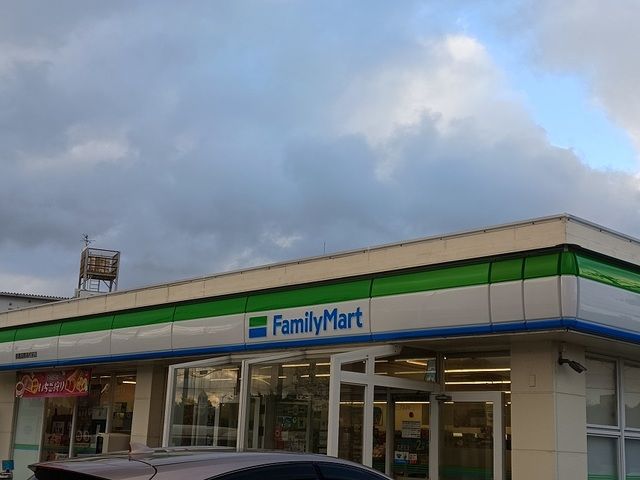 コンビニ　ファミリーマート 那覇国際高校（コンビニ）まで450m