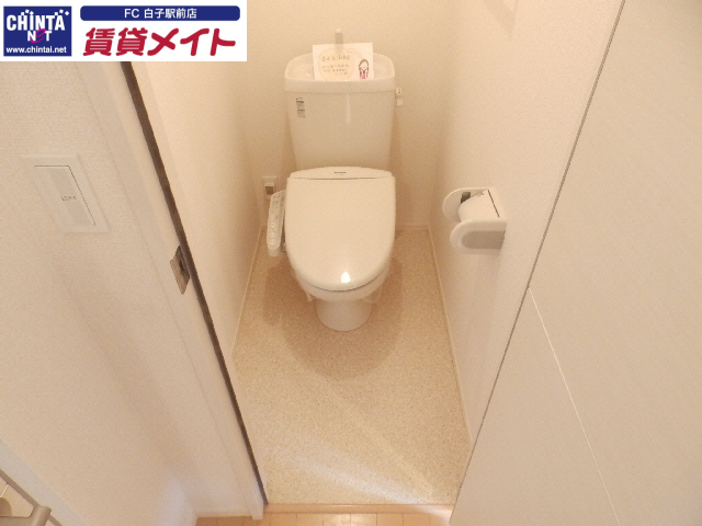 トイレ　同型参考写真