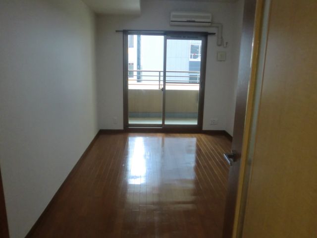 居室・リビング　フローリングのお部屋です。