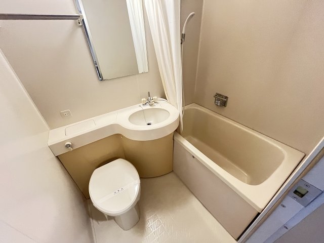 バス・シャワールーム　落ち着いた空間のお風呂です